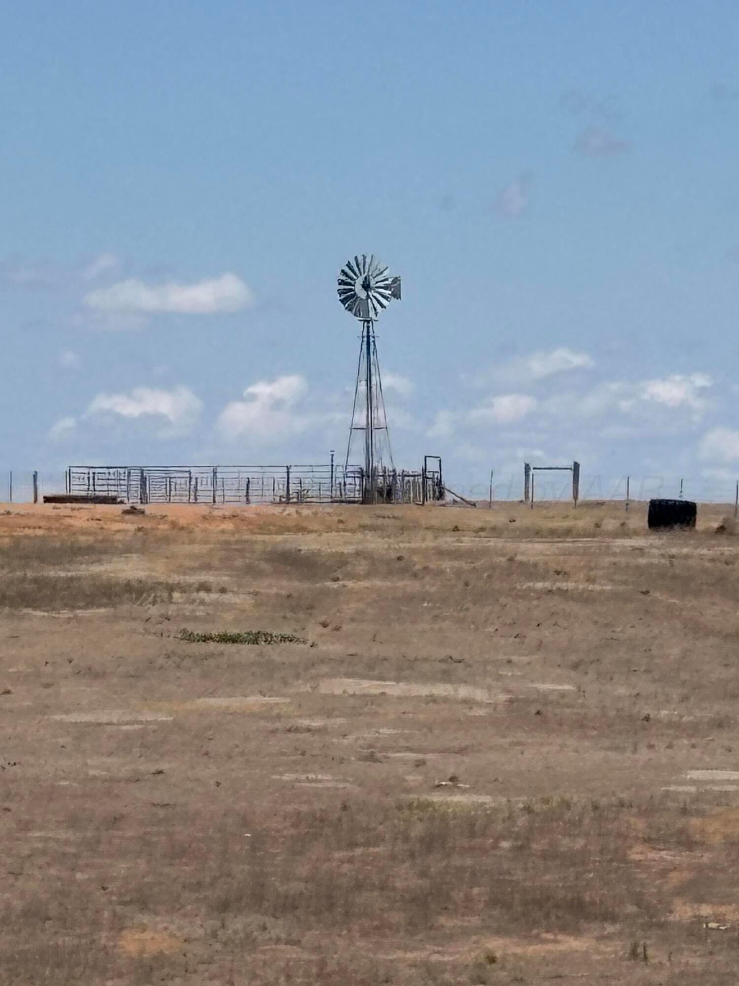595 Acres in McLean, Gray County, TX